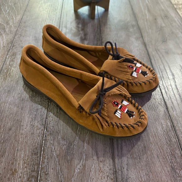 Minnetonka Shoes - Brown Leather Minnetonka Moccasins with Beaded Design